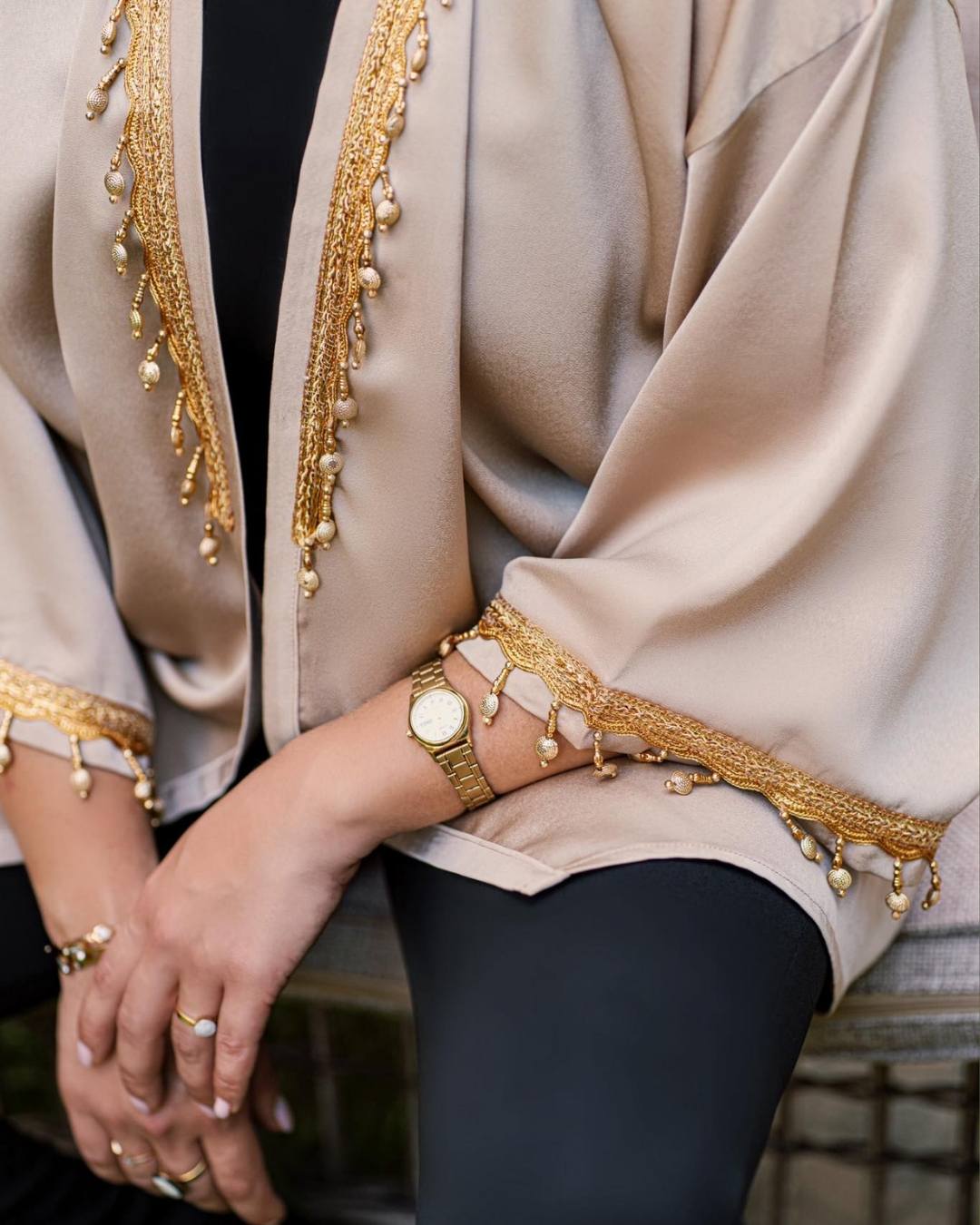 Kimono beige au fil doré