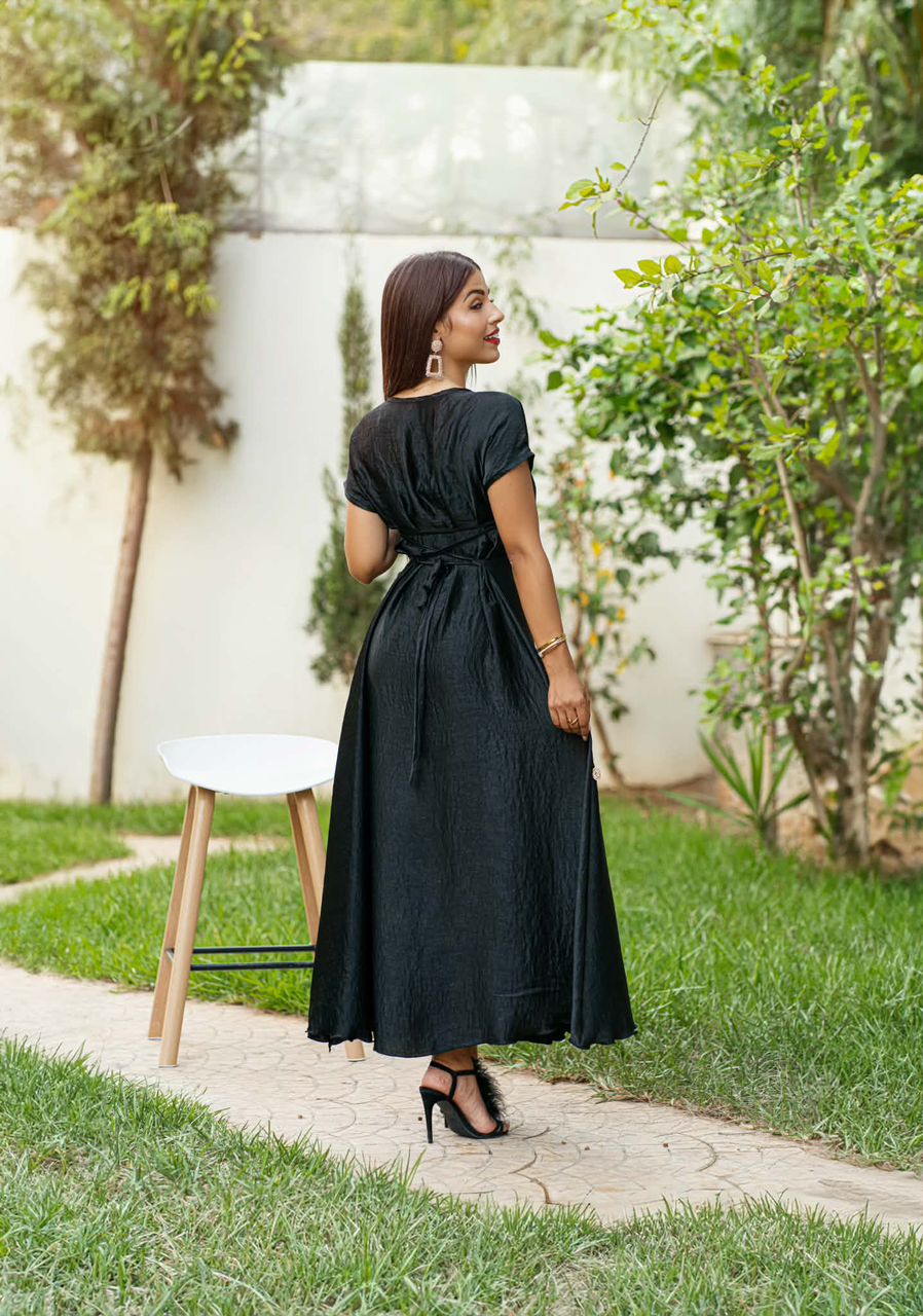 Robe satinée à lacets