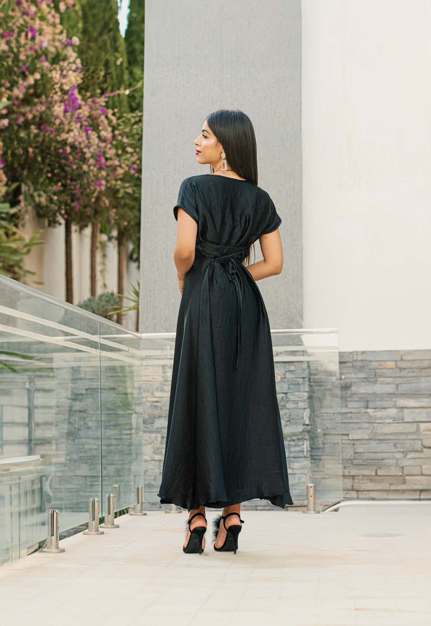 Robe satinée à lacets