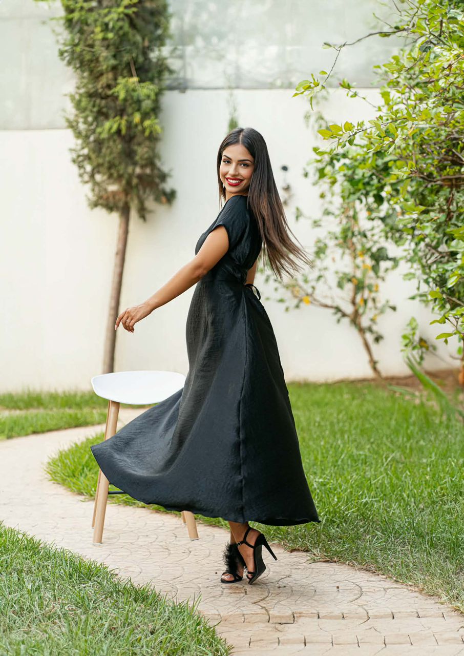 Robe satinée à lacets